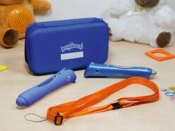 Anybook Zubehör Set - Schutzhülle, Schutzfolien + Namenssticker 9 Anybook Zubehör Set - Schutzhülle, Schutzfolien + Namenssticker -Optimal Elektronik Geschäft 11426730 04