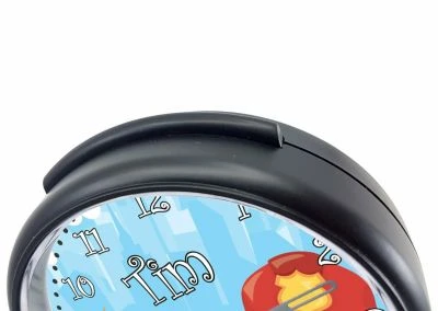 CreaDesign Kinder Funkwecker Personalisiert Mit Namen Feuerwehrmann Atom-/Funkuhr, 12-Stunden-Anzeigeformat, Schlummerfunktion, Nachtlicht, Geräuschlos/Ohne Ticken 4 CreaDesign Kinder Funkwecker Personalisiert Mit Namen Feuerwehrmann Atom-/Funkuhr, 12-Stunden-Anzeigeformat, Schlummerfunktion, Nachtlicht, Geräuschlos/Ohne Ticken – Bild 4