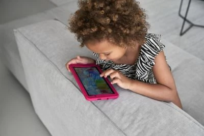 Kurio Tab Ultra 2 - Android-Tablet Für Kinder, 7"-Touchscreen, 32 GB Speicher, Kamera, 70+ Apps, Pink 3 Kurio Tab Ultra 2 - Android-Tablet Für Kinder, 7"-Touchscreen, 32 GB Speicher, Kamera, 70+ Apps, Pink – Bild 3