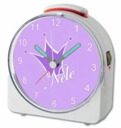 CreaDesign Kinder Funkwecker Weiß Personalisiert Mit Namen Krone Lila 12-Stunden-Anzeigeformat, Geräuschlos/Ohne Ticken, Nachtlicht -Optimal Elektronik Geschäft 28901602 04