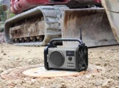 Soundmaster DAB80SG Baustellenradio Mit DAB+ UKW Bluetooth Und Li-Ion Akku IP44 Staub- Und Spritzwassergeschützt 8 Soundmaster DAB80SG Baustellenradio Mit DAB+ UKW Bluetooth Und Li-Ion Akku IP44 Staub- Und Spritzwassergeschützt -Optimal Elektronik Geschäft 30119667 04