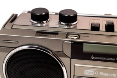 Soundmaster SRR70TI Retro Radiokassettenrekorder Mit DAB+ USB SD Und Bluetooth 3 Soundmaster SRR70TI Retro Radiokassettenrekorder Mit DAB+ USB SD Und Bluetooth – Bild 3