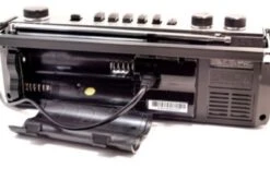 Soundmaster SRR70TI Retro Radiokassettenrekorder Mit DAB+ USB SD Und Bluetooth 11 Soundmaster SRR70TI Retro Radiokassettenrekorder Mit DAB+ USB SD Und Bluetooth -Optimal Elektronik Geschäft 30119775 06